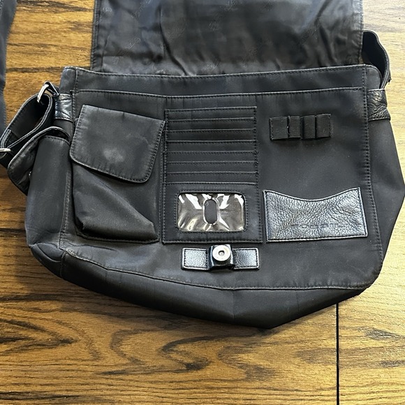 Fossil Black Leather Messenger Crossbody Bag Card Organizer Pockets 75082 *READ* - Picture 3 of 16